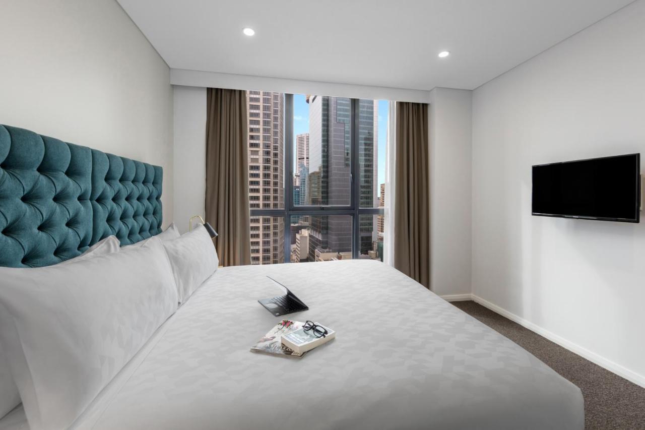 Meriton Suites Pitt Street, Sydney Exterior foto A bedroom at the hotel