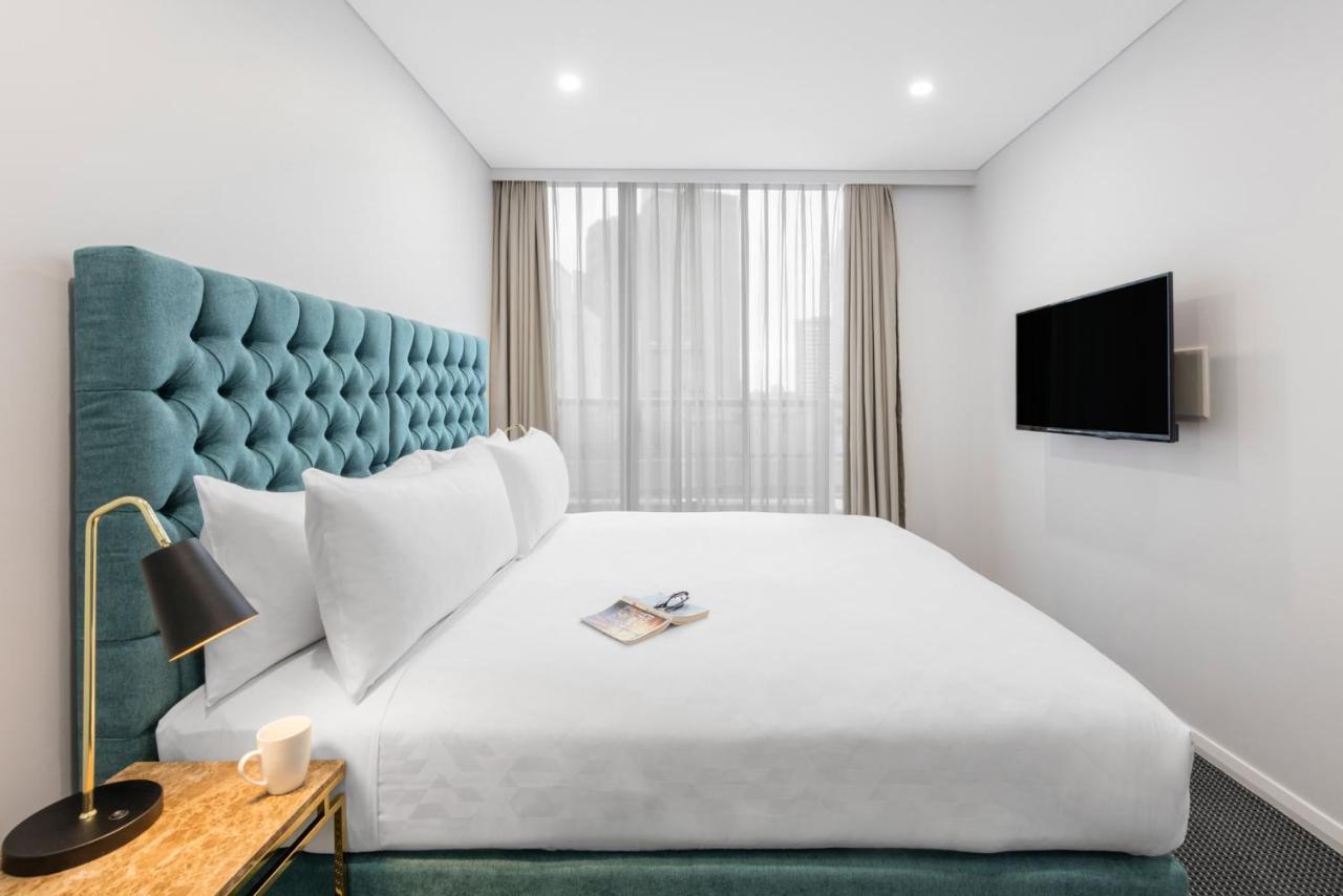 Meriton Suites Pitt Street, Sydney Exterior foto A bedroom at the hotel