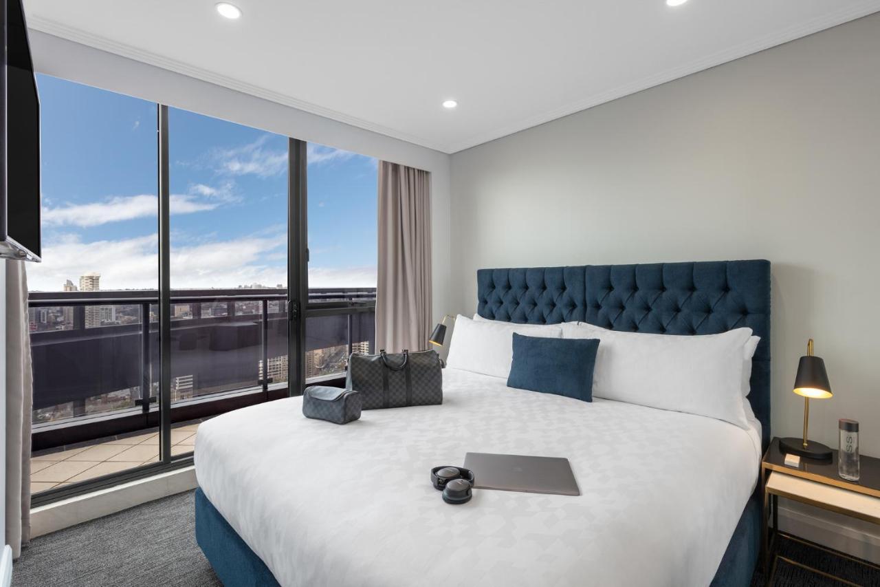 Meriton Suites Pitt Street, Sydney Exterior foto A bedroom at the hotel
