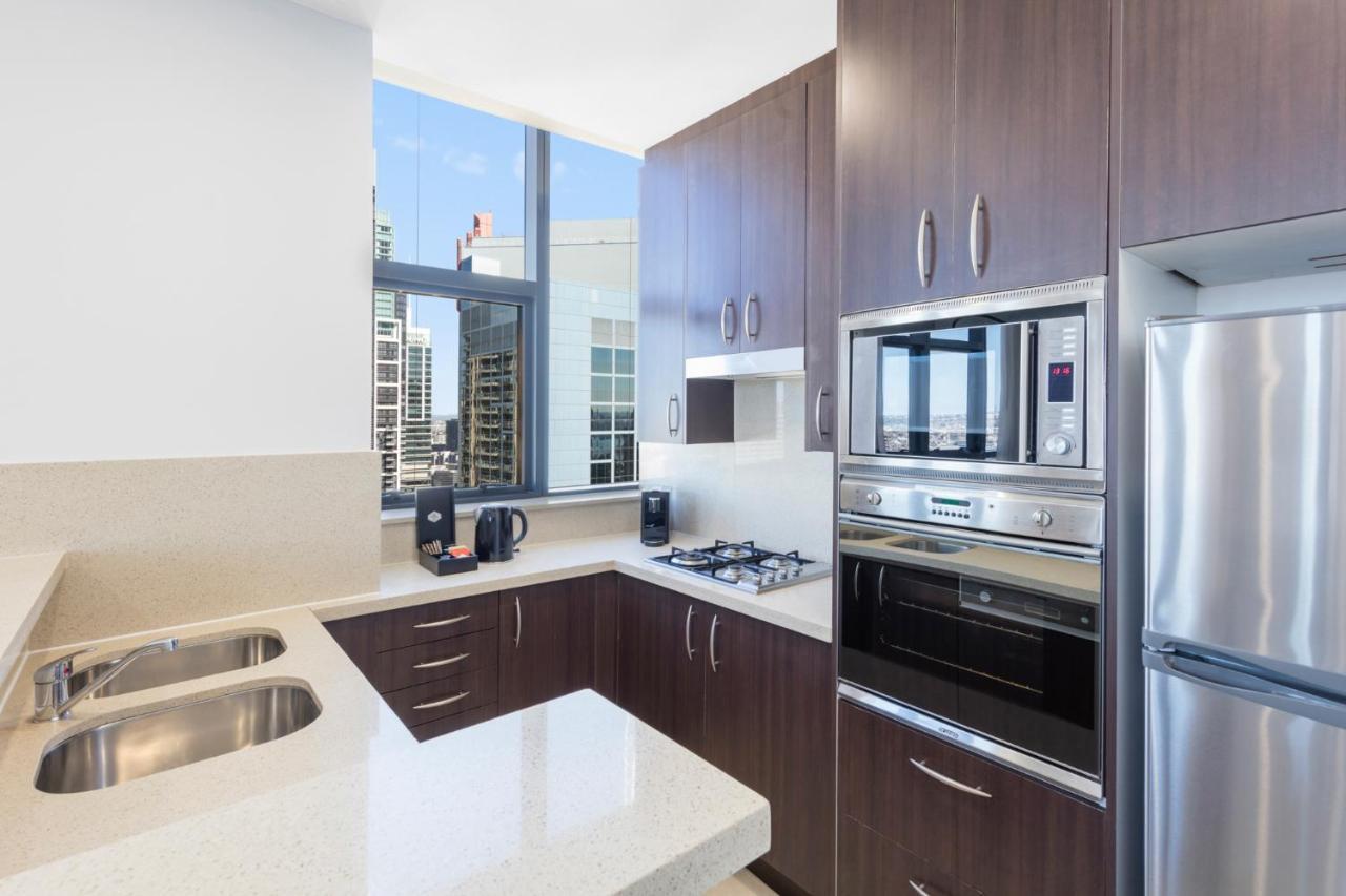 Meriton Suites Pitt Street, Sydney Exterior foto A kitchen in a typical apartment