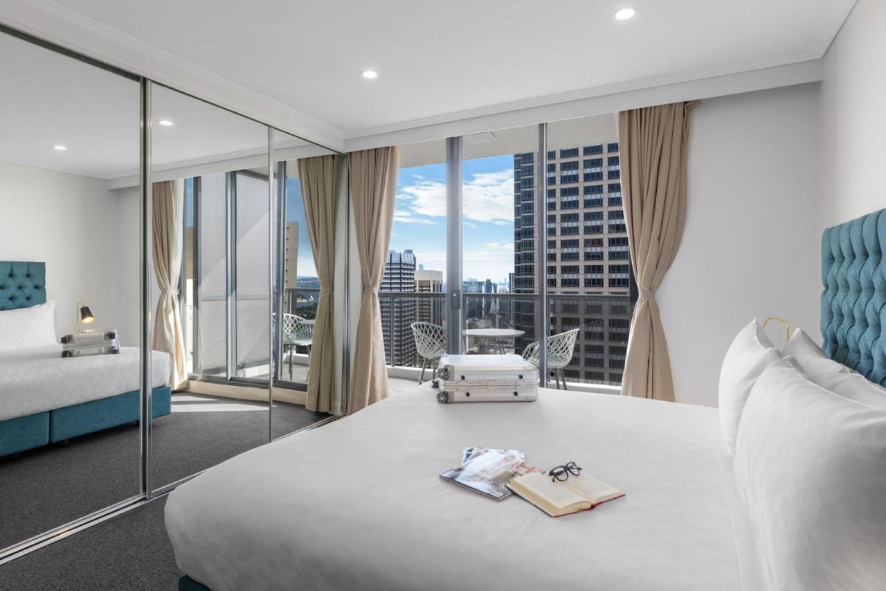Meriton Suites Pitt Street, Sydney Exterior foto A bedroom at the hotel