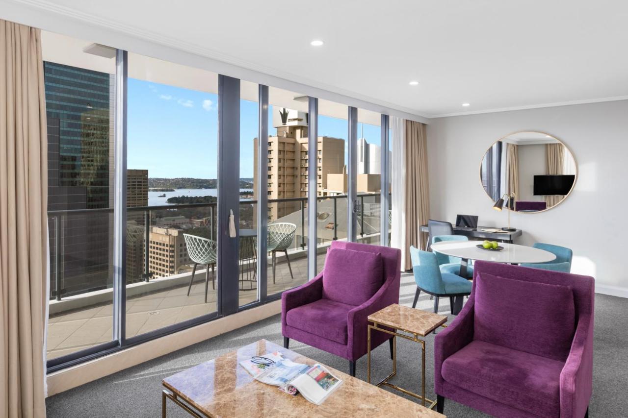 Meriton Suites Pitt Street, Sydney Exterior foto A staged apartment at the new complex