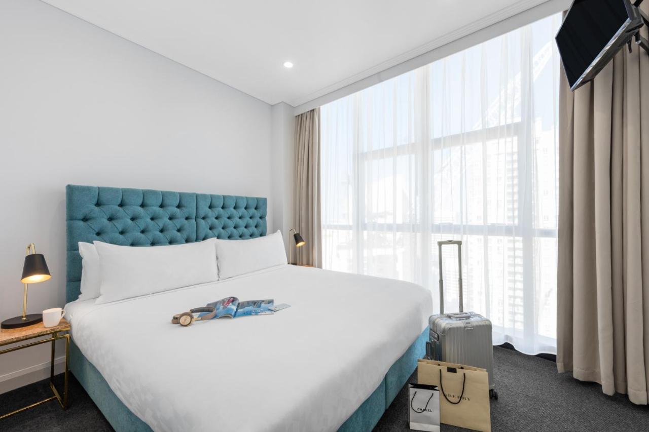 Meriton Suites Pitt Street, Sydney Exterior foto A bedroom at the hotel