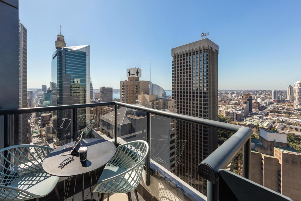 Meriton Suites Pitt Street, Sydney Exterior foto View from a balcony