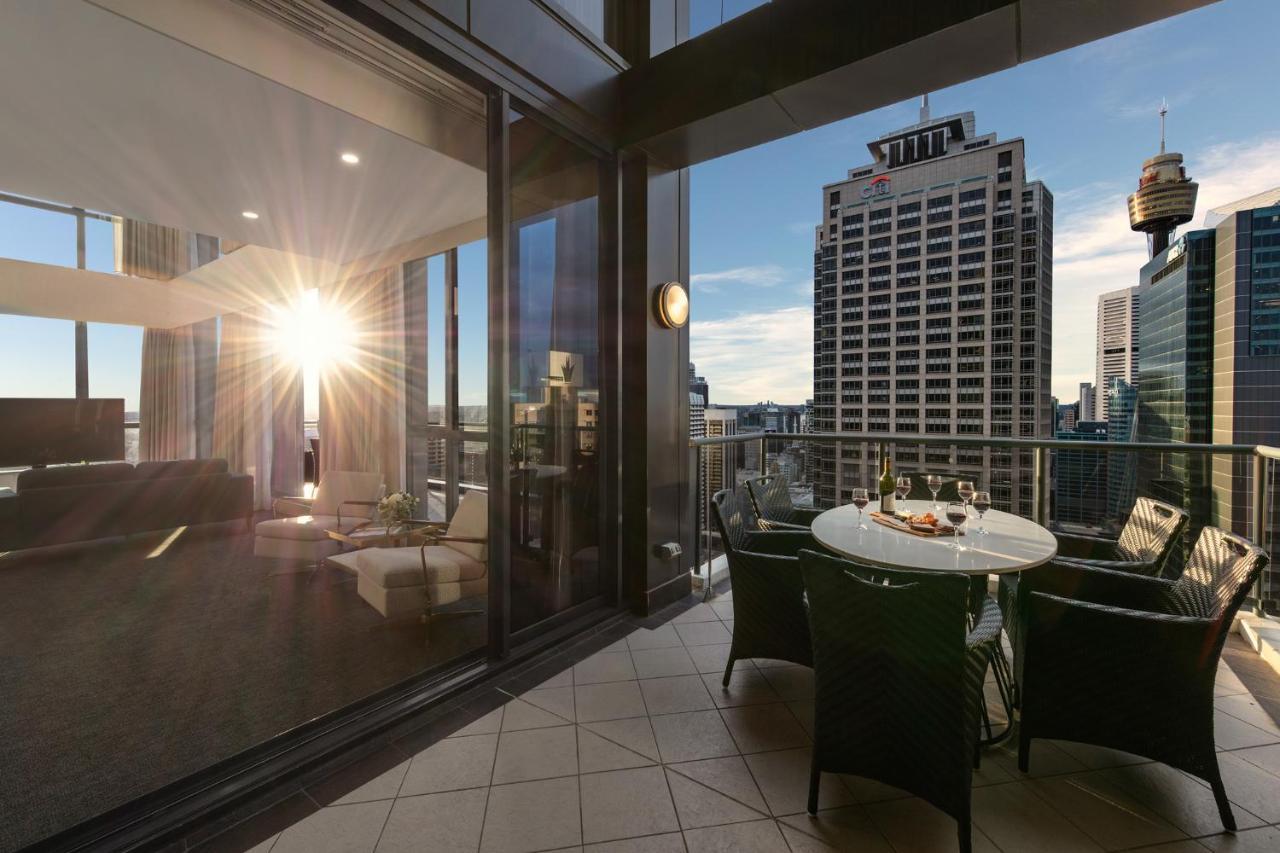 Meriton Suites Pitt Street, Sydney Exterior foto The apartment's balcony