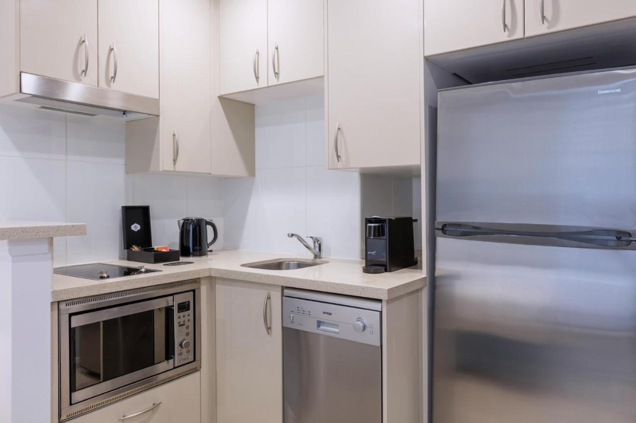 Meriton Suites Pitt Street, Sydney Exterior foto A typical kitchen in a serviced apartment