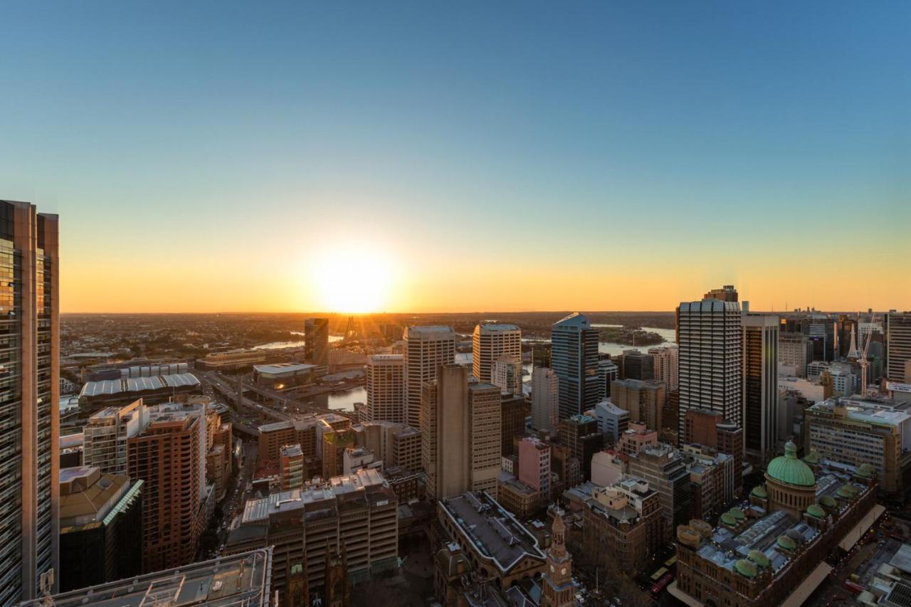 Meriton Suites Pitt Street, Sydney Exterior foto Sunset over the city