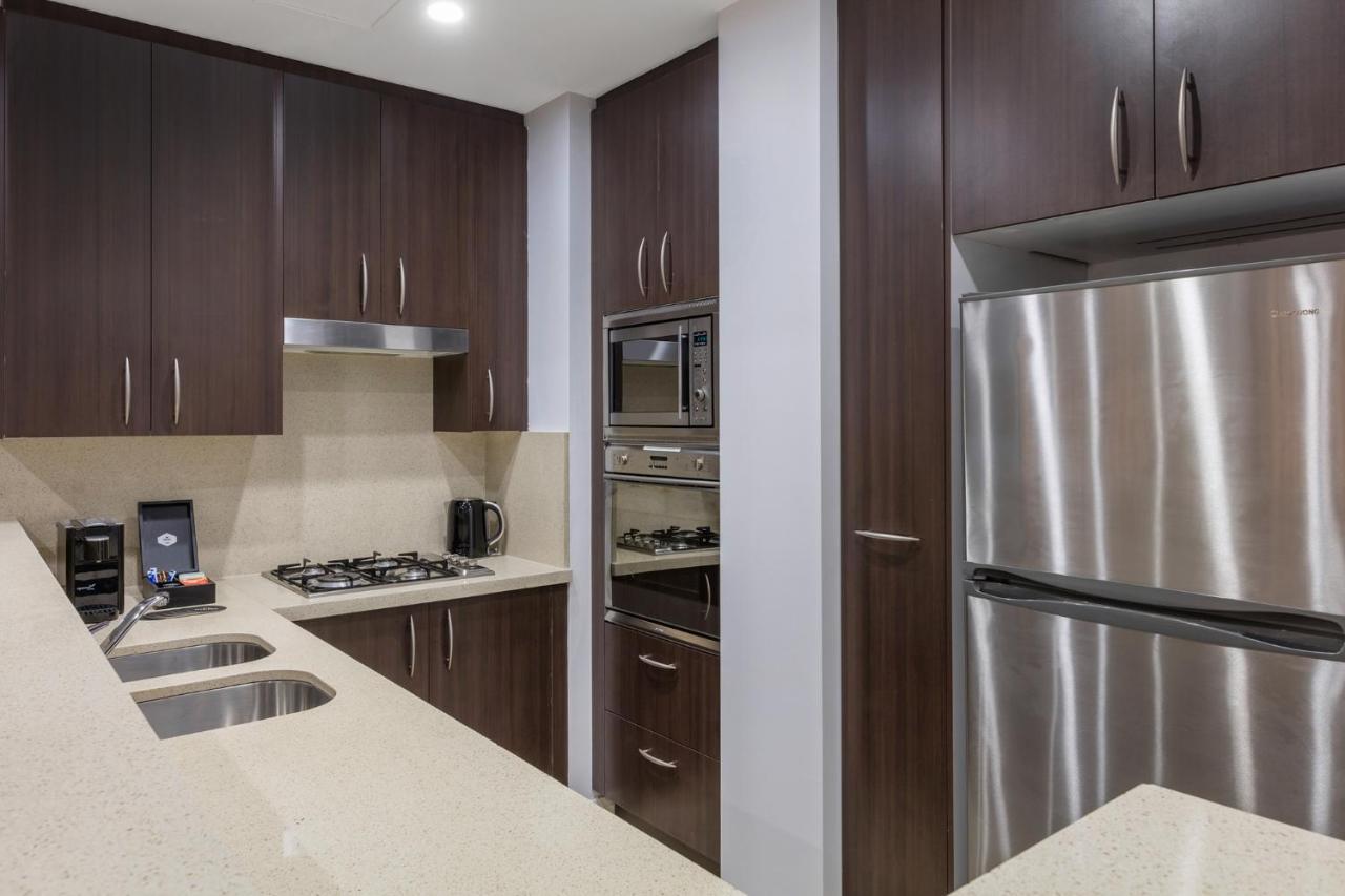 Meriton Suites Pitt Street, Sydney Exterior foto A kitchen in a typical apartment