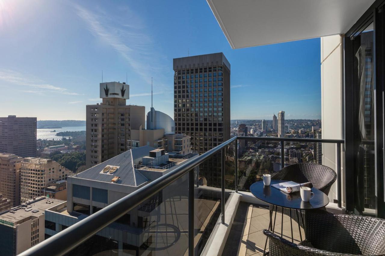 Meriton Suites Pitt Street, Sydney Exterior foto View from a balcony