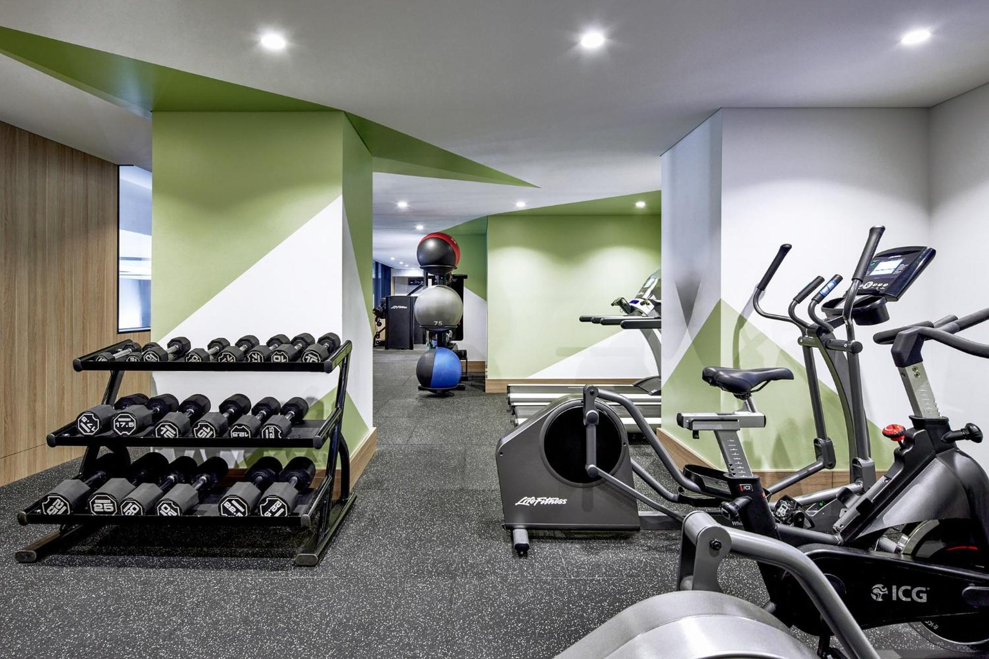 Meriton Suites Pitt Street, Sydney Exterior foto The gym at the hotel